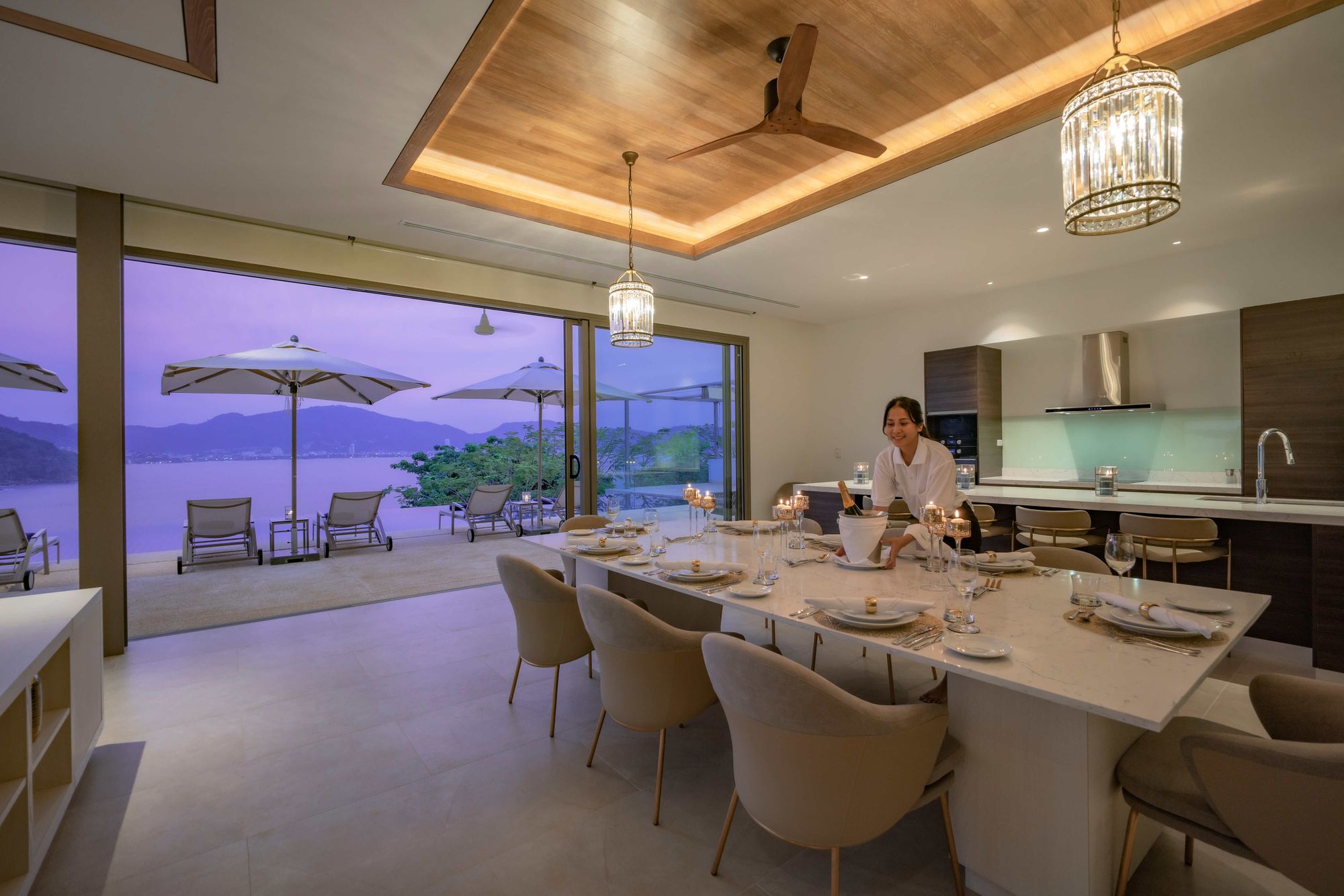 An exceptional setting for dinner in the Living Room.