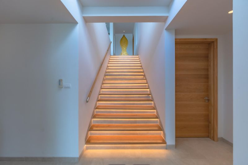 Discreet lighting of Main Staircase.